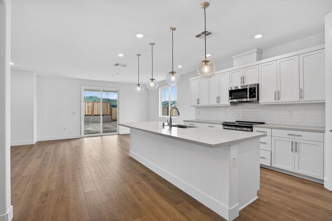 Detail Gallery Image 2 of 21 For 197 Golden Gate Ln, Vacaville,  CA 95687 - 4 Beds | 3 Baths