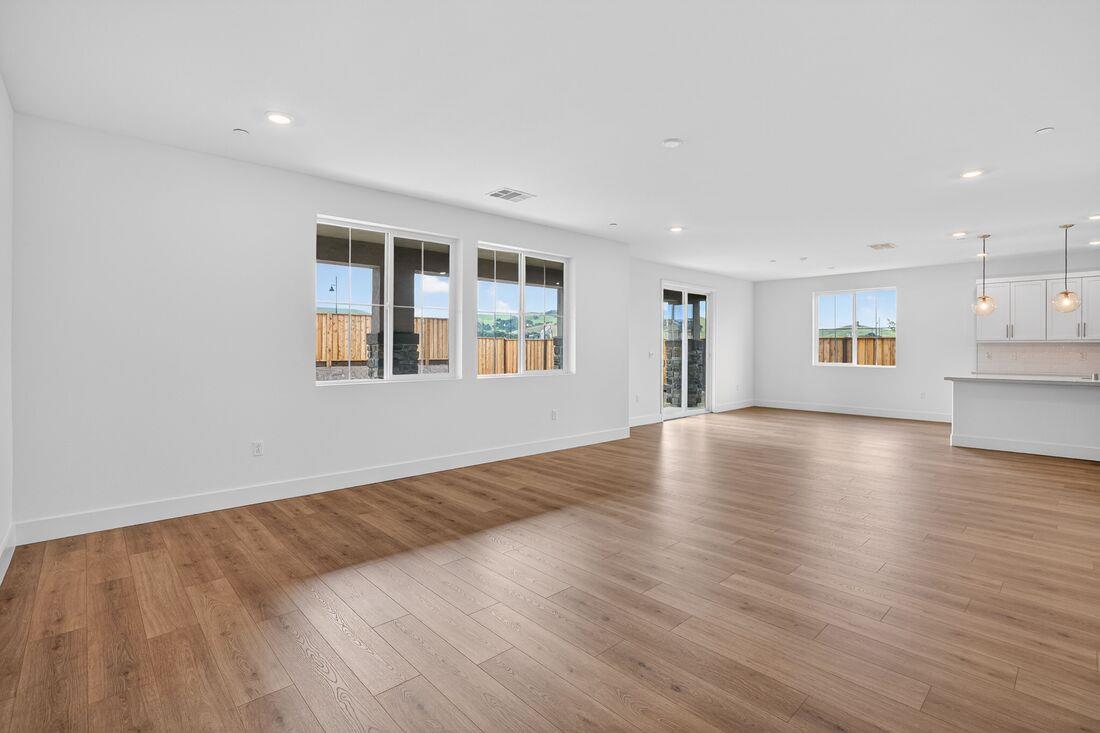 Detail Gallery Image 4 of 21 For 197 Golden Gate Ln, Vacaville,  CA 95687 - 4 Beds | 3 Baths