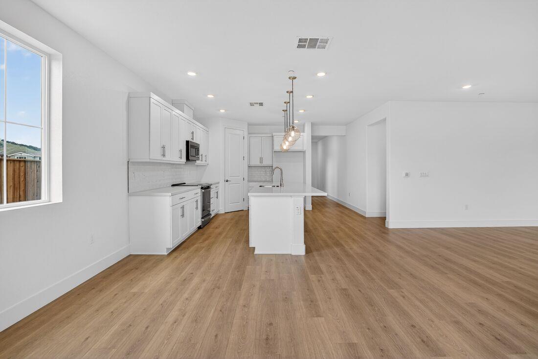 Detail Gallery Image 5 of 21 For 197 Golden Gate Ln, Vacaville,  CA 95687 - 4 Beds | 3 Baths