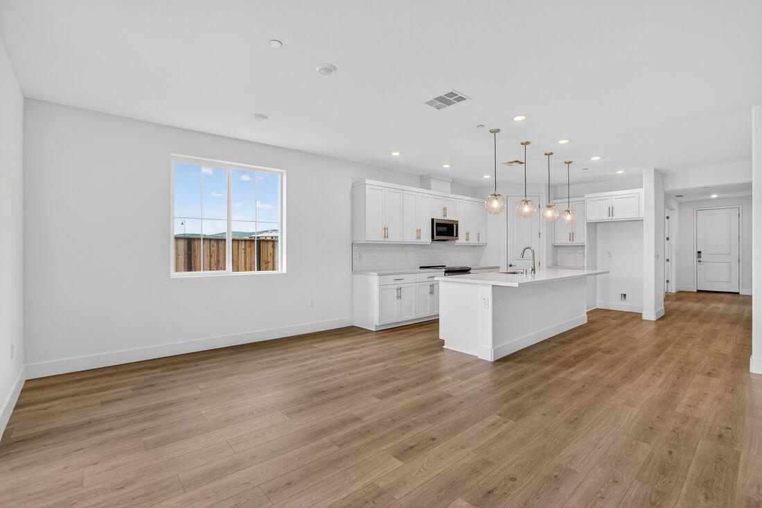 Detail Gallery Image 6 of 21 For 197 Golden Gate Ln, Vacaville,  CA 95687 - 4 Beds | 3 Baths