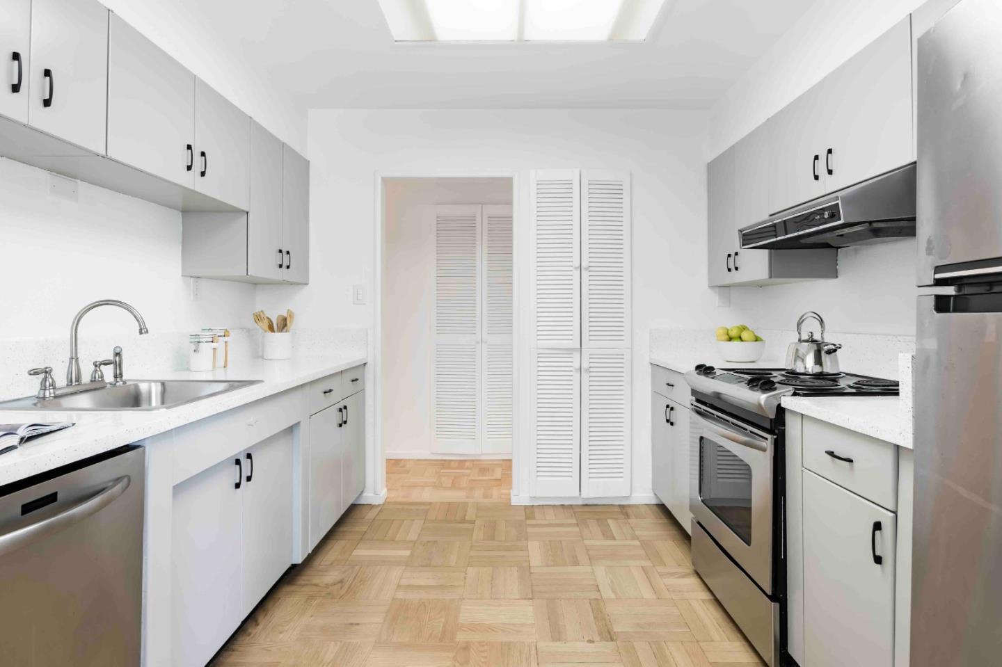 Detail Gallery Image 9 of 23 For 2819 Carson St, Redwood City,  CA 94061 - 4 Beds | 3 Baths