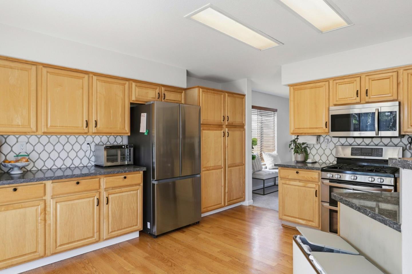 Detail Gallery Image 12 of 48 For 9610 Eagle View, Gilroy,  CA 95020 - 5 Beds | 2/1 Baths