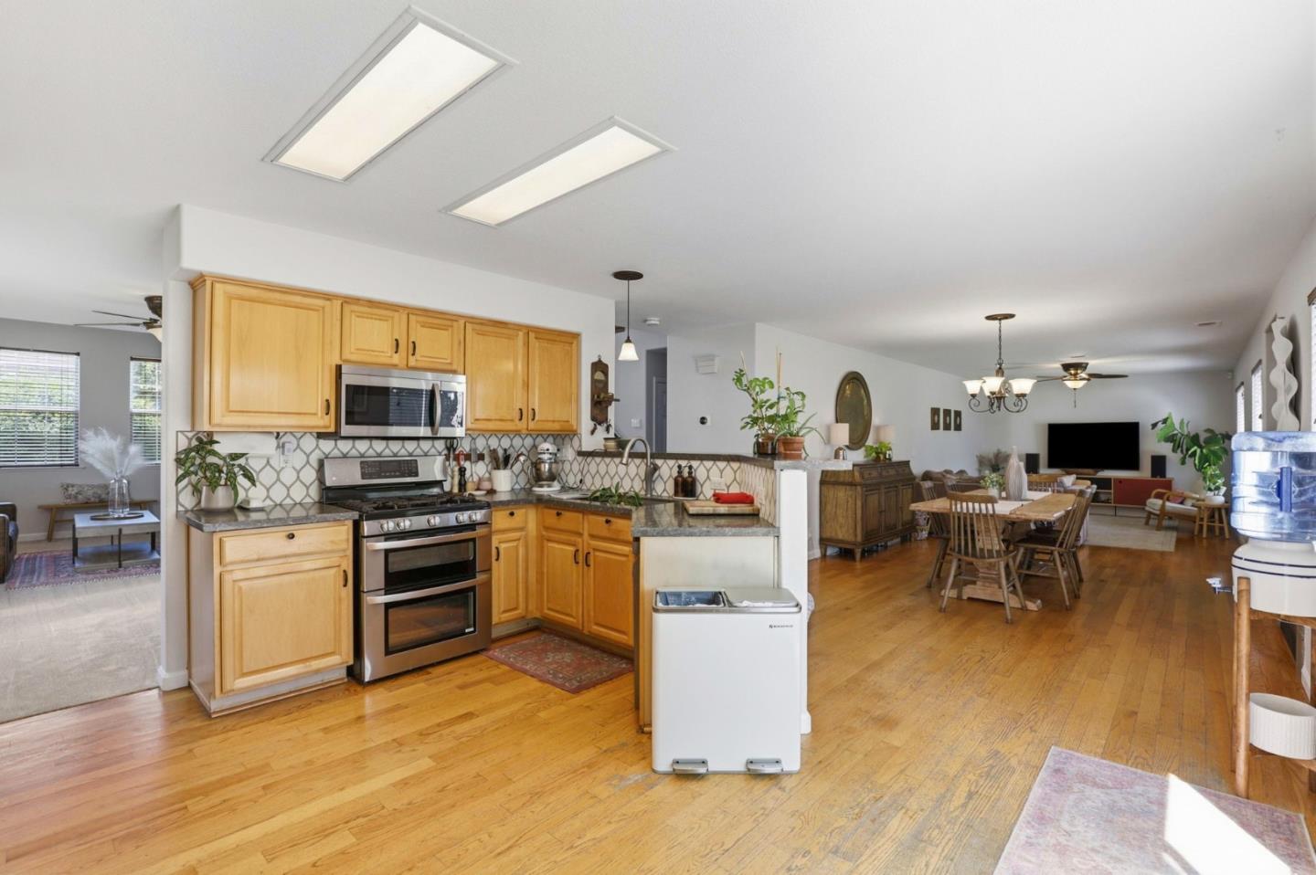 Detail Gallery Image 14 of 48 For 9610 Eagle View, Gilroy,  CA 95020 - 5 Beds | 2/1 Baths