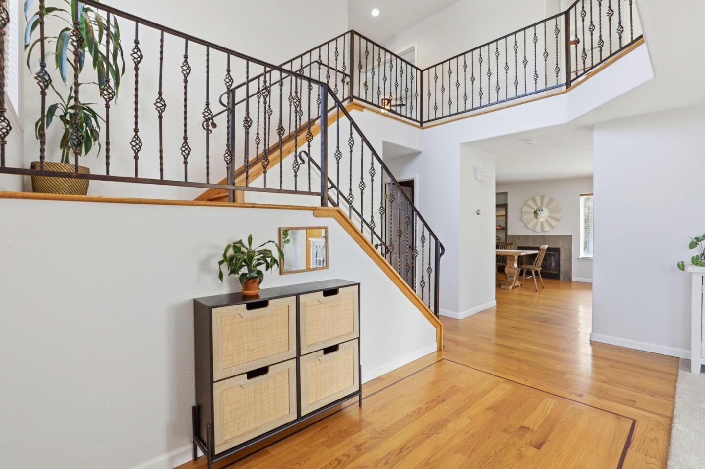 Detail Gallery Image 3 of 48 For 9610 Eagle View, Gilroy,  CA 95020 - 5 Beds | 2/1 Baths