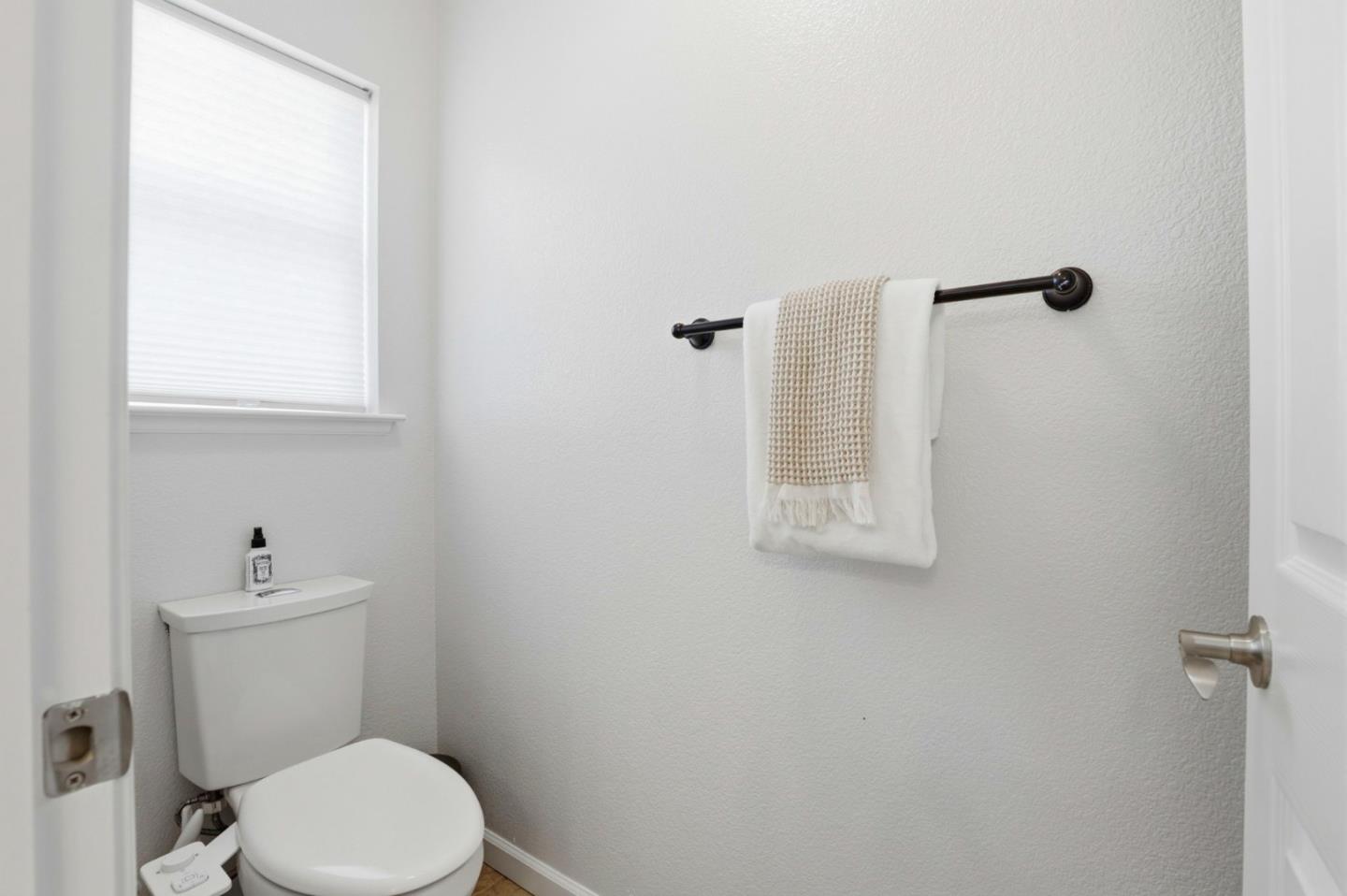 Detail Gallery Image 32 of 48 For 9610 Eagle View, Gilroy,  CA 95020 - 5 Beds | 2/1 Baths