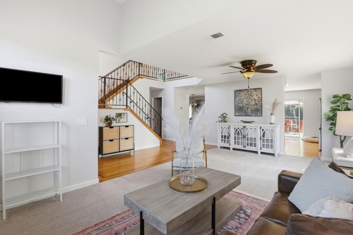 Detail Gallery Image 8 of 48 For 9610 Eagle View, Gilroy,  CA 95020 - 5 Beds | 2/1 Baths