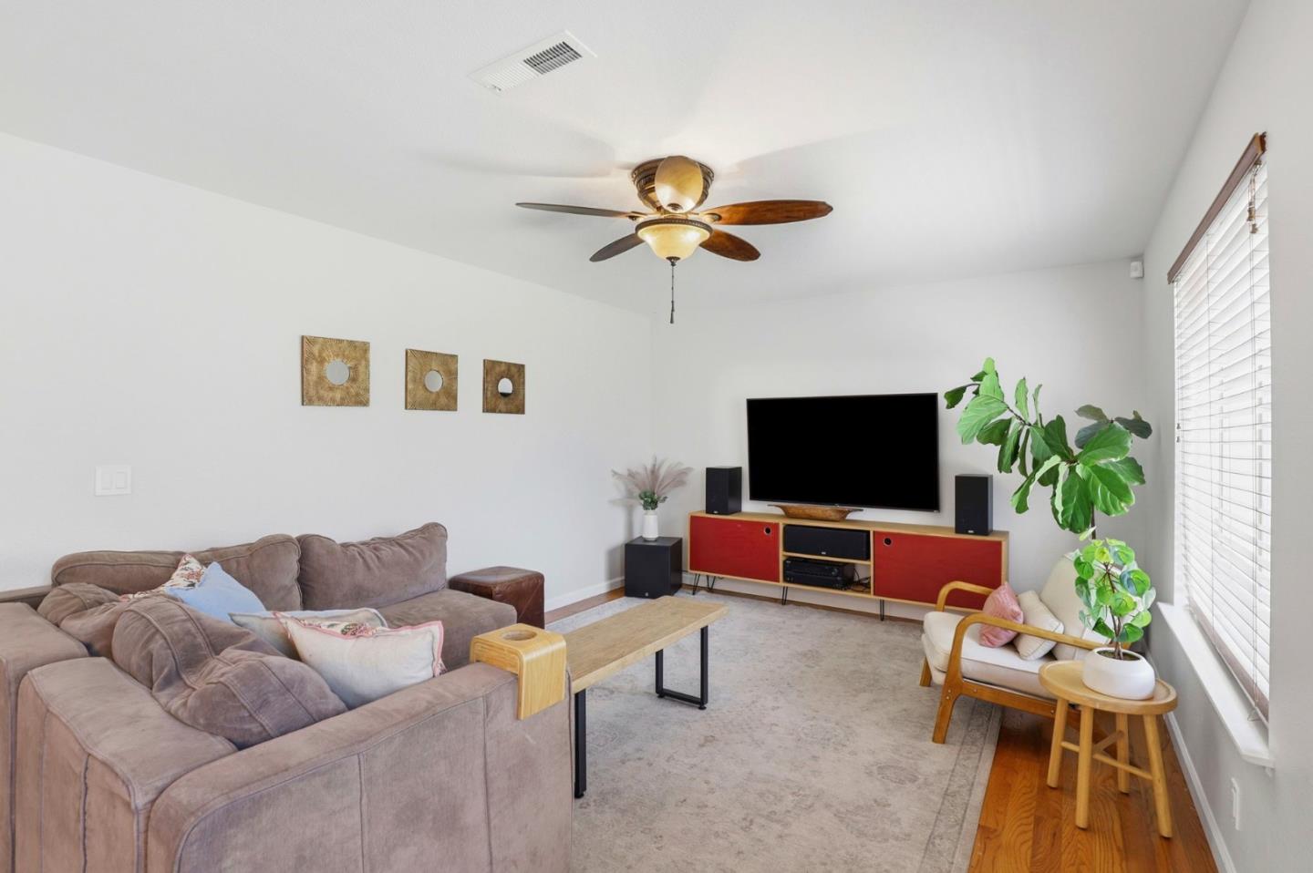 Detail Gallery Image 9 of 48 For 9610 Eagle View, Gilroy,  CA 95020 - 5 Beds | 2/1 Baths