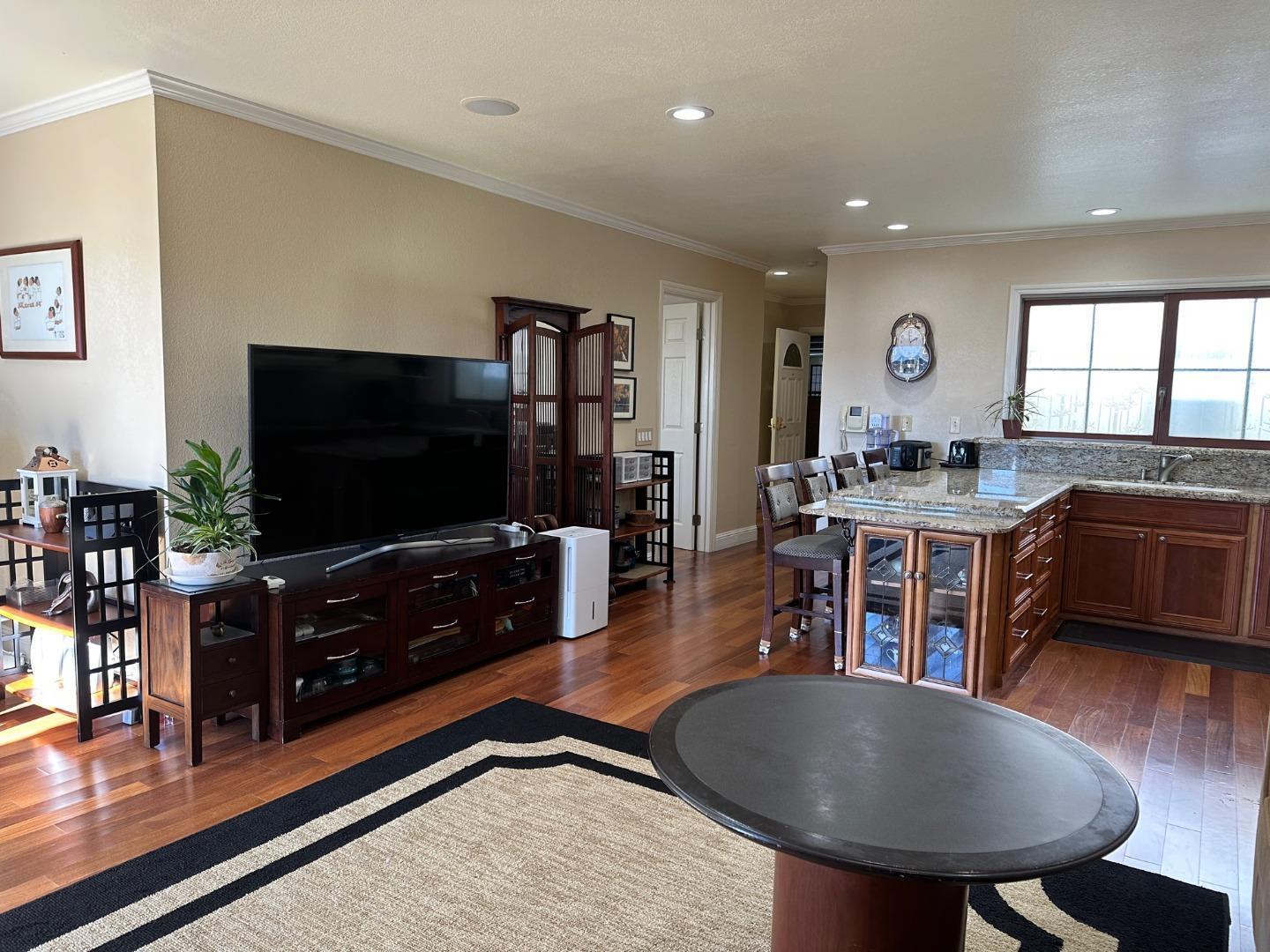 Detail Gallery Image 5 of 17 For Address Not Disclosed, Pacifica,  CA 94044 - 1 Beds | 1 Baths