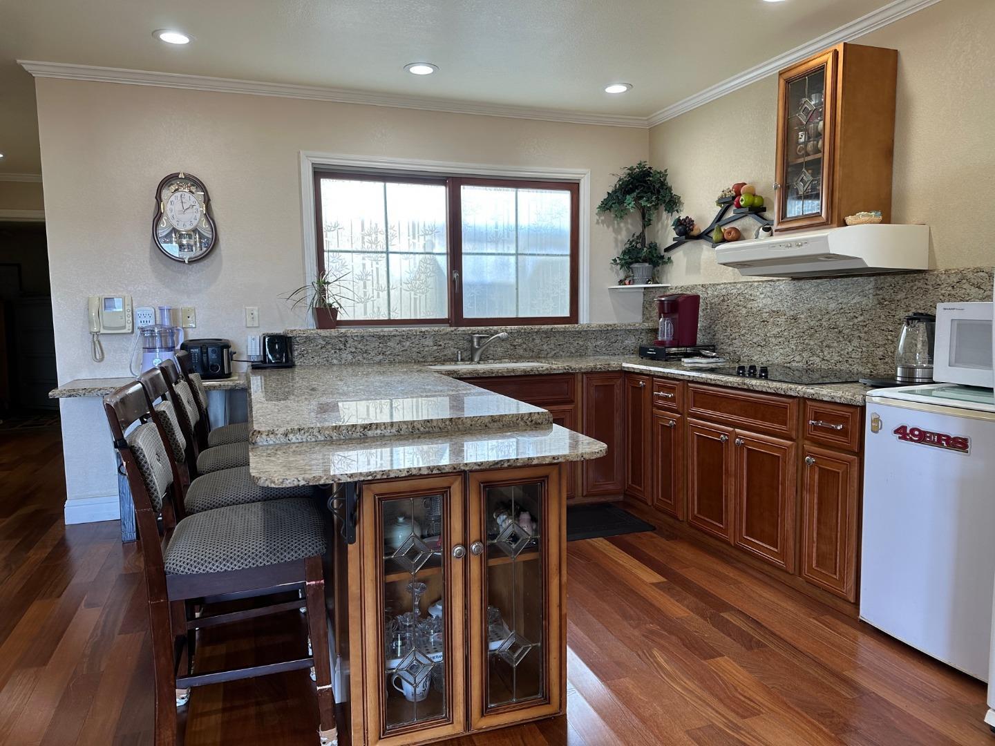 Detail Gallery Image 6 of 17 For Address Not Disclosed, Pacifica,  CA 94044 - 1 Beds | 1 Baths