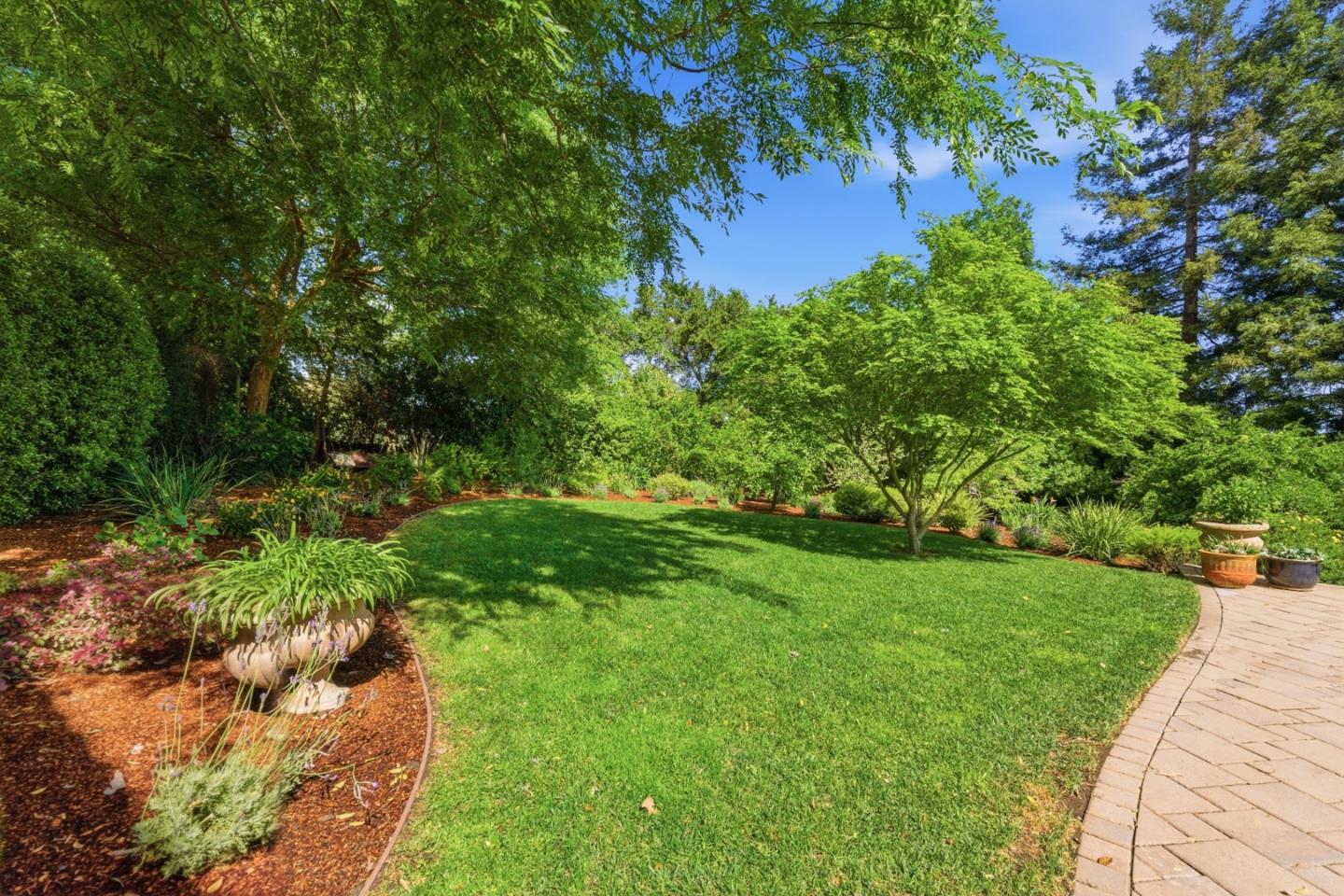 Detail Gallery Image 13 of 39 For 40 Kataoka Ct, Redwood City,  CA 94062 - 5 Beds | 5/1 Baths