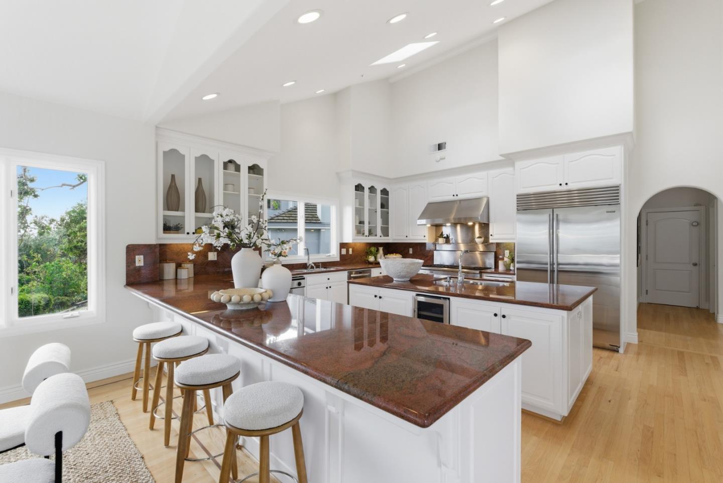 Detail Gallery Image 16 of 39 For 40 Kataoka Ct, Redwood City,  CA 94062 - 5 Beds | 5/1 Baths