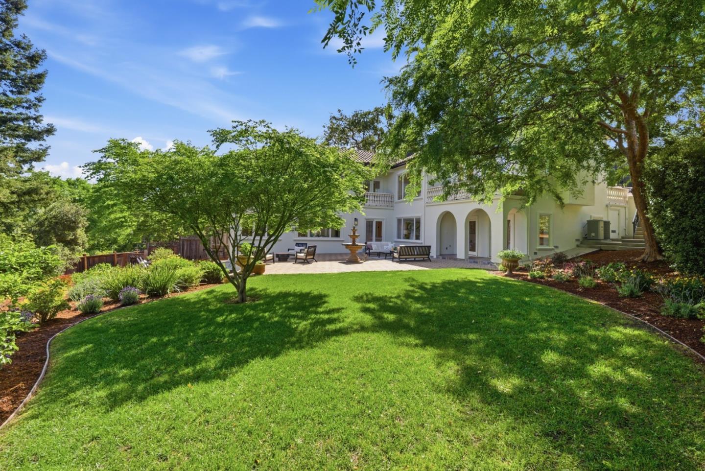 Detail Gallery Image 2 of 39 For 40 Kataoka Ct, Redwood City,  CA 94062 - 5 Beds | 5/1 Baths