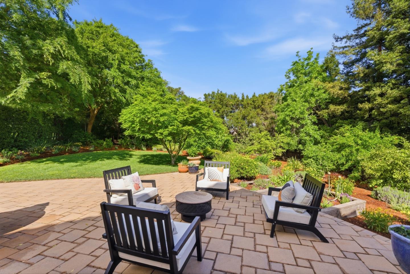 Detail Gallery Image 34 of 39 For 40 Kataoka Ct, Redwood City,  CA 94062 - 5 Beds | 5/1 Baths