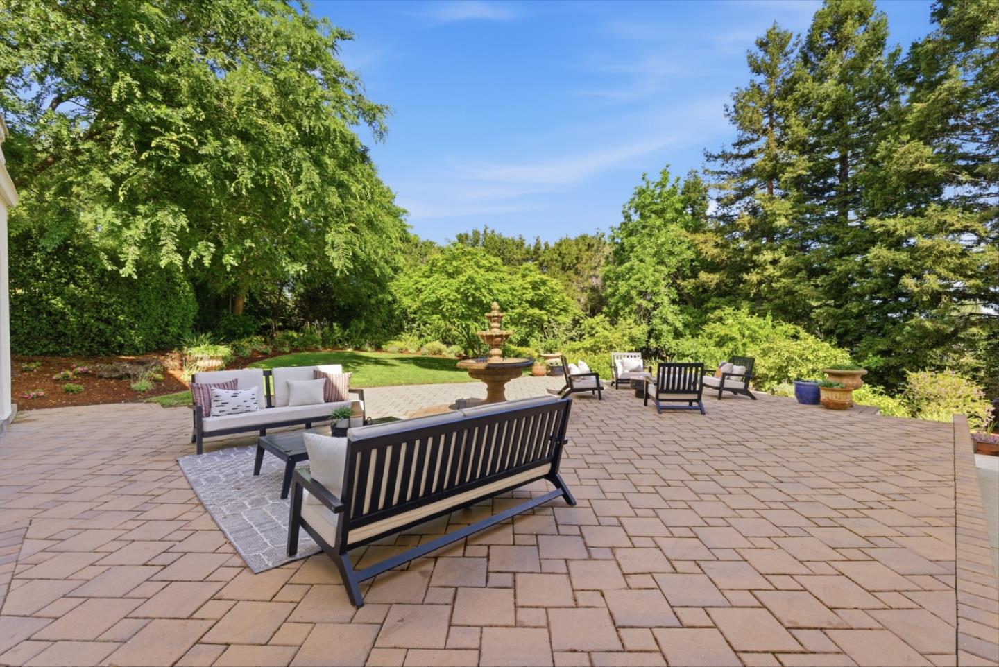 Detail Gallery Image 37 of 39 For 40 Kataoka Ct, Redwood City,  CA 94062 - 5 Beds | 5/1 Baths