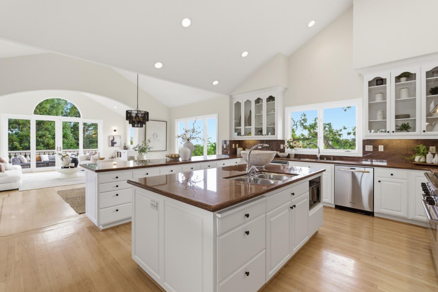 Detail Gallery Image 4 of 39 For 40 Kataoka Ct, Redwood City,  CA 94062 - 5 Beds | 5/1 Baths