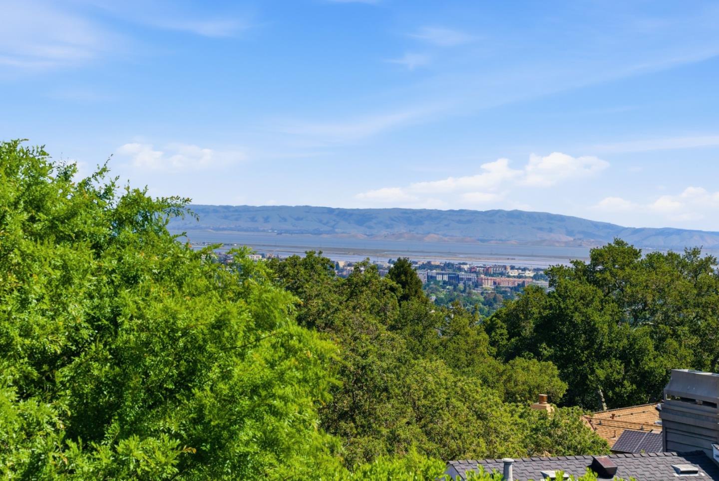 Detail Gallery Image 5 of 39 For 40 Kataoka Ct, Redwood City,  CA 94062 - 5 Beds | 5/1 Baths