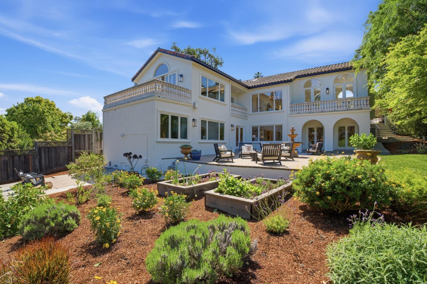 Detail Gallery Image 6 of 39 For 40 Kataoka Ct, Redwood City,  CA 94062 - 5 Beds | 5/1 Baths