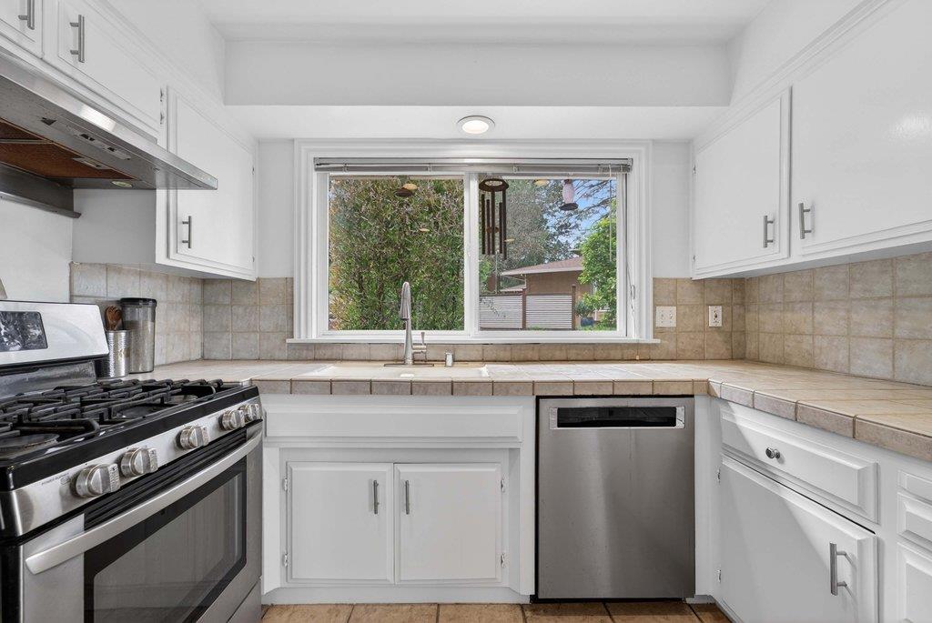 Detail Gallery Image 13 of 46 For 497 Estrella Dr, Scotts Valley,  CA 95066 - 4 Beds | 2/1 Baths