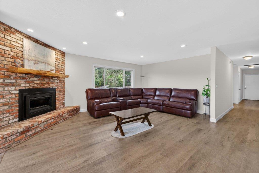 Detail Gallery Image 6 of 46 For 497 Estrella Dr, Scotts Valley,  CA 95066 - 4 Beds | 2/1 Baths