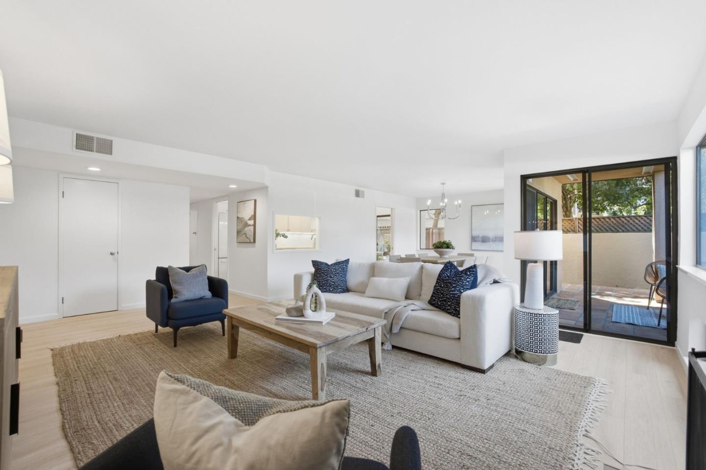 Detail Gallery Image 5 of 45 For 58 E Poplar Ave #3,  San Mateo,  CA 94401 - 2 Beds | 2 Baths