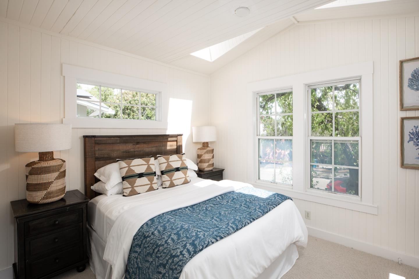 Detail Gallery Image 17 of 31 For 1344 Magnolia Ave, San Carlos,  CA 94070 - 3 Beds | 1 Baths