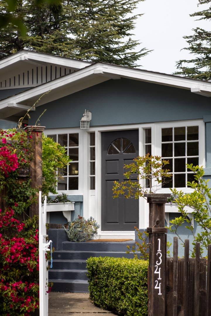 Detail Gallery Image 3 of 31 For 1344 Magnolia Ave, San Carlos,  CA 94070 - 3 Beds | 1 Baths