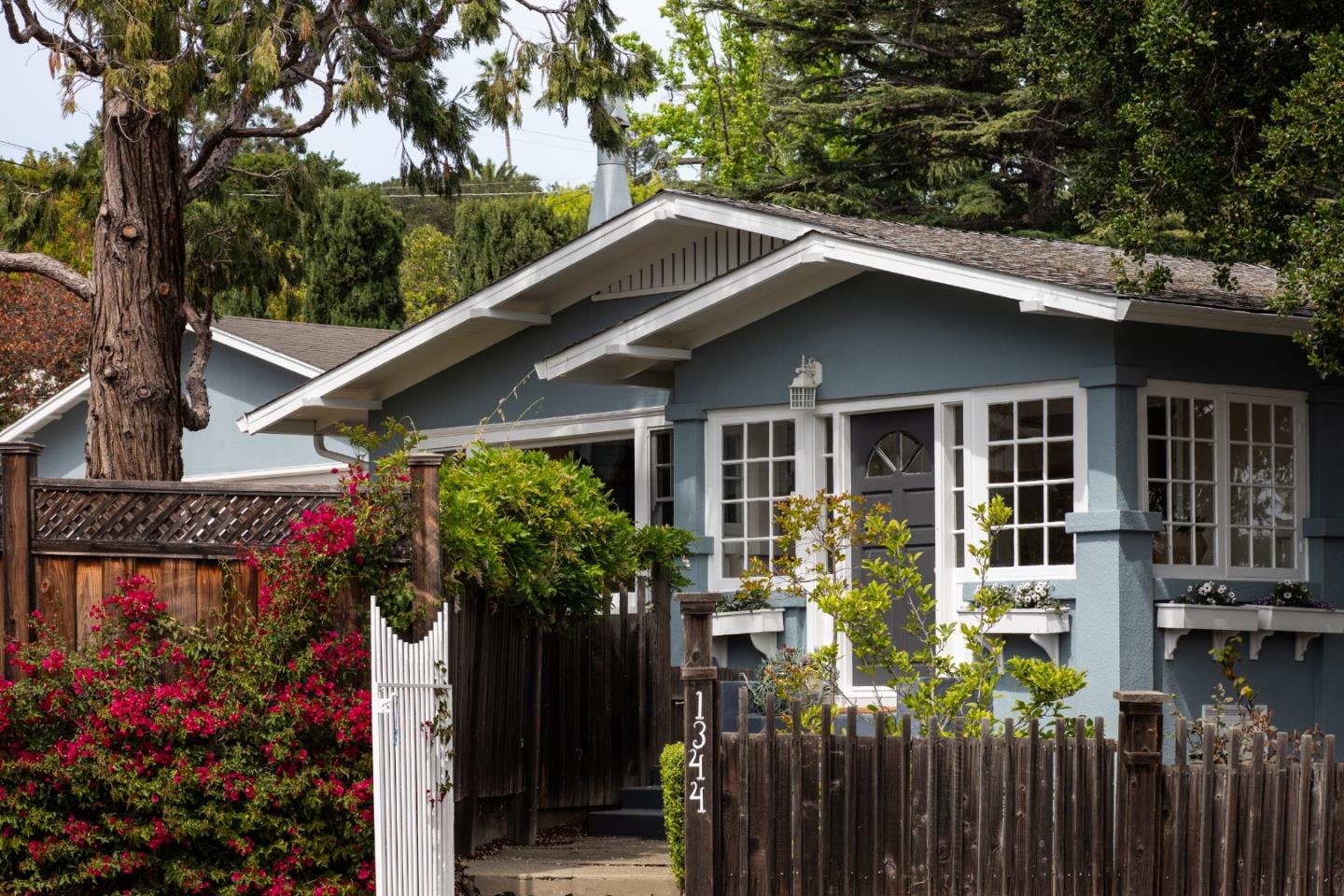 Detail Gallery Image 4 of 31 For 1344 Magnolia Ave, San Carlos,  CA 94070 - 3 Beds | 1 Baths