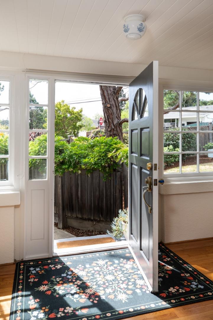 Detail Gallery Image 5 of 31 For 1344 Magnolia Ave, San Carlos,  CA 94070 - 3 Beds | 1 Baths