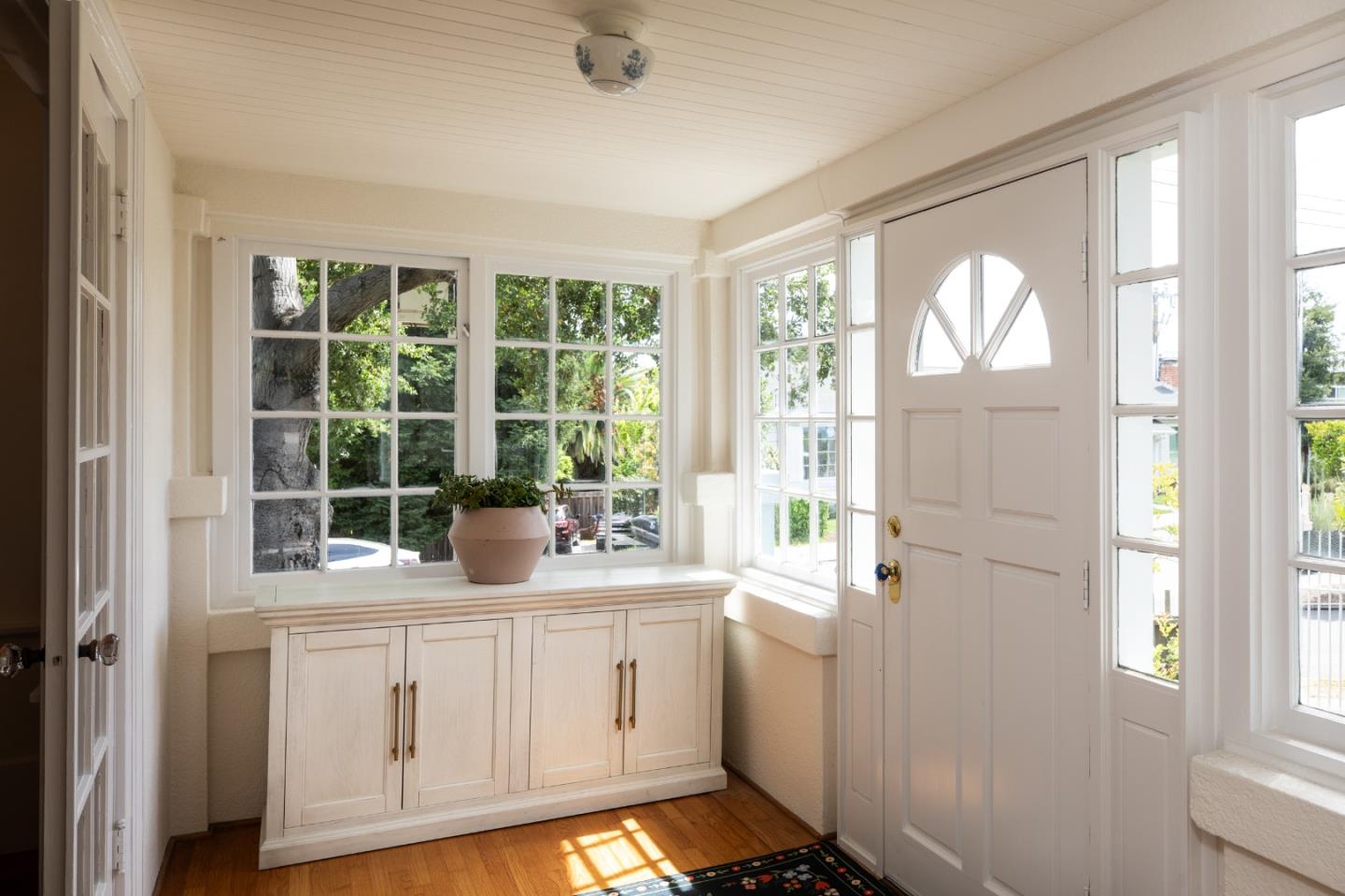 Detail Gallery Image 7 of 31 For 1344 Magnolia Ave, San Carlos,  CA 94070 - 3 Beds | 1 Baths