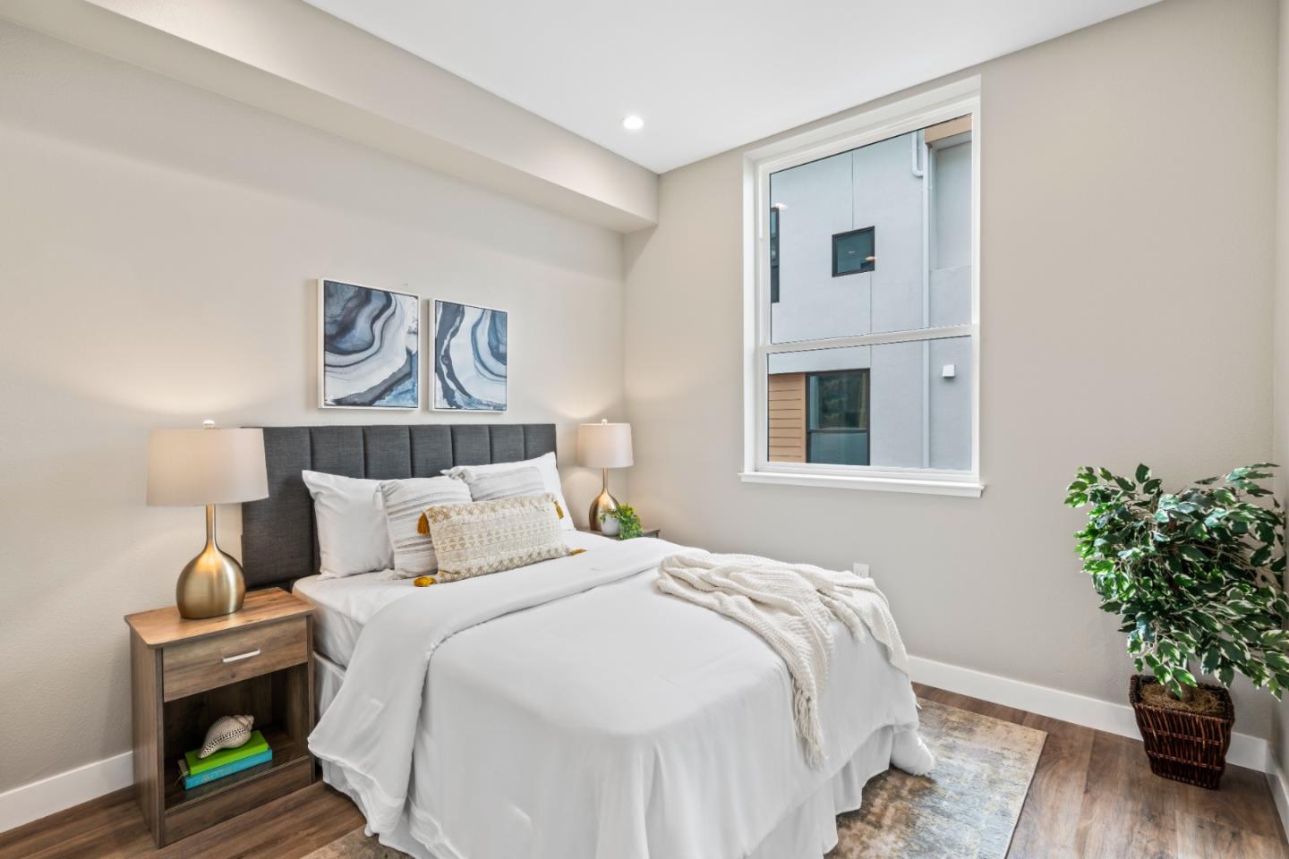 Detail Gallery Image 14 of 38 For 645 Baden Ave #4,  South San Francisco,  CA 94080 - 4 Beds | 3/1 Baths