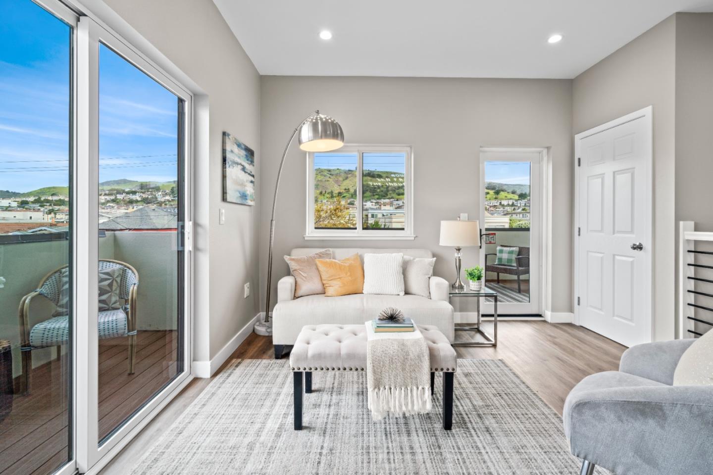 Detail Gallery Image 2 of 38 For 645 Baden Ave #4,  South San Francisco,  CA 94080 - 4 Beds | 3/1 Baths