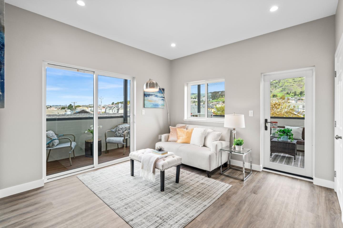 Detail Gallery Image 3 of 38 For 645 Baden Ave #4,  South San Francisco,  CA 94080 - 4 Beds | 3/1 Baths