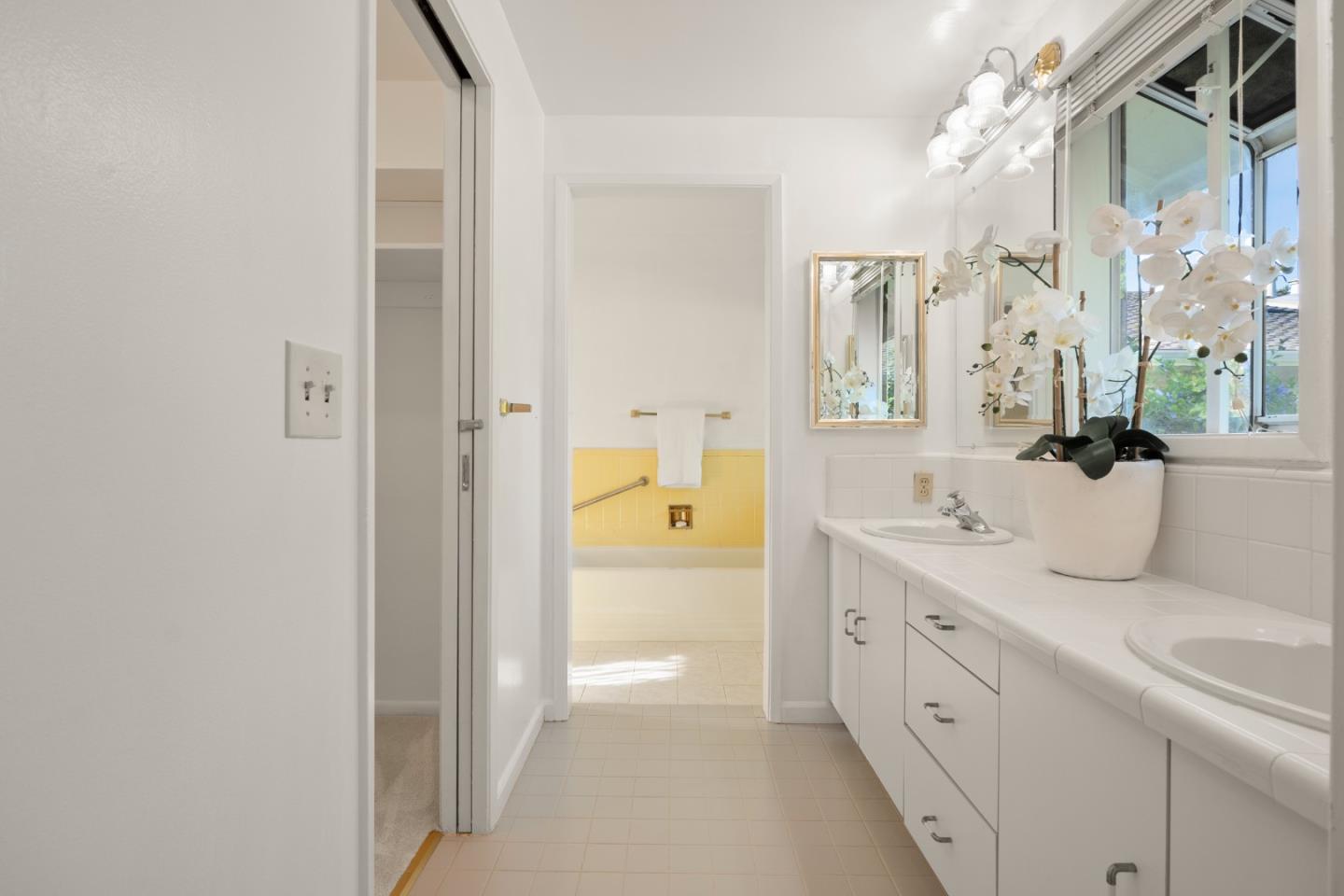 Detail Gallery Image 32 of 54 For 140 Northridge, Woodside,  CA 94062 - 3 Beds | 3/1 Baths