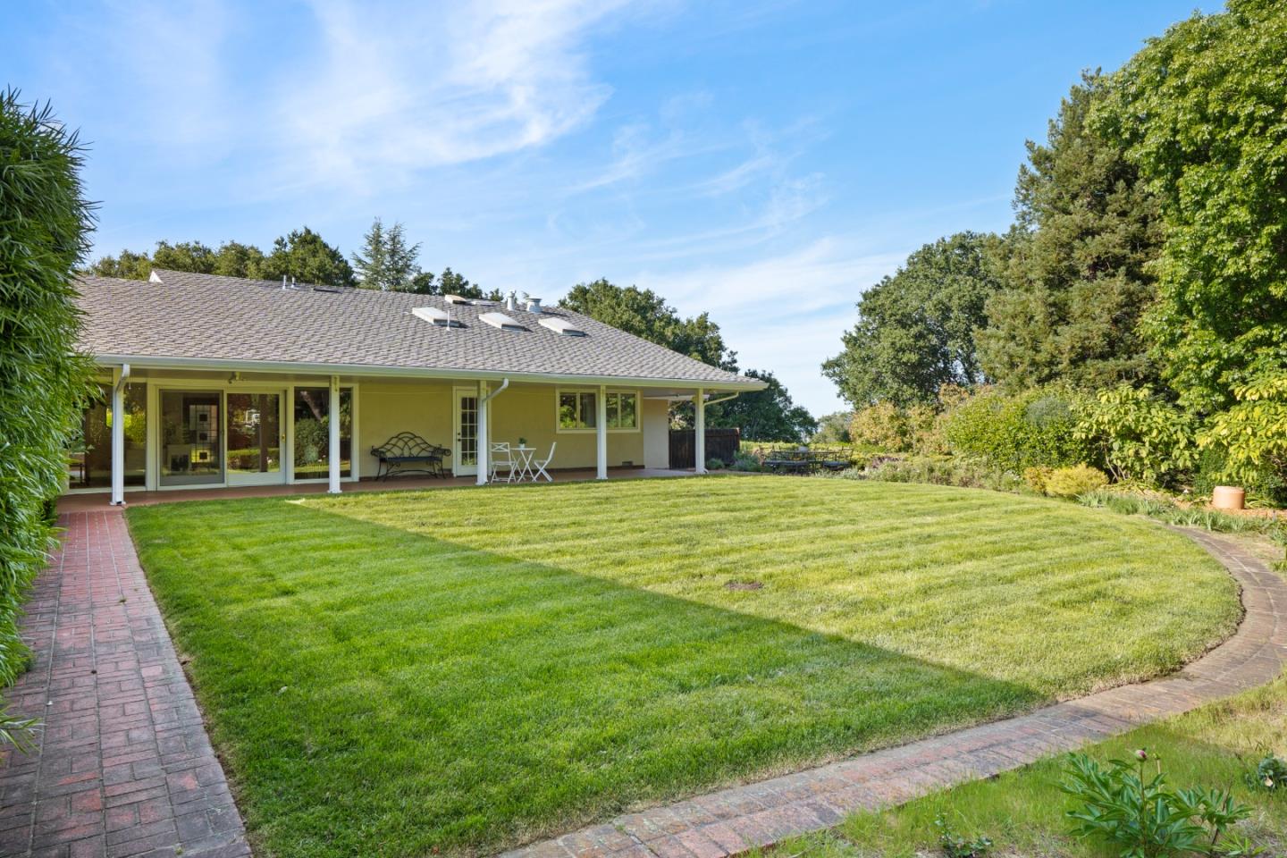 Detail Gallery Image 41 of 54 For 140 Northridge, Woodside,  CA 94062 - 3 Beds | 3/1 Baths