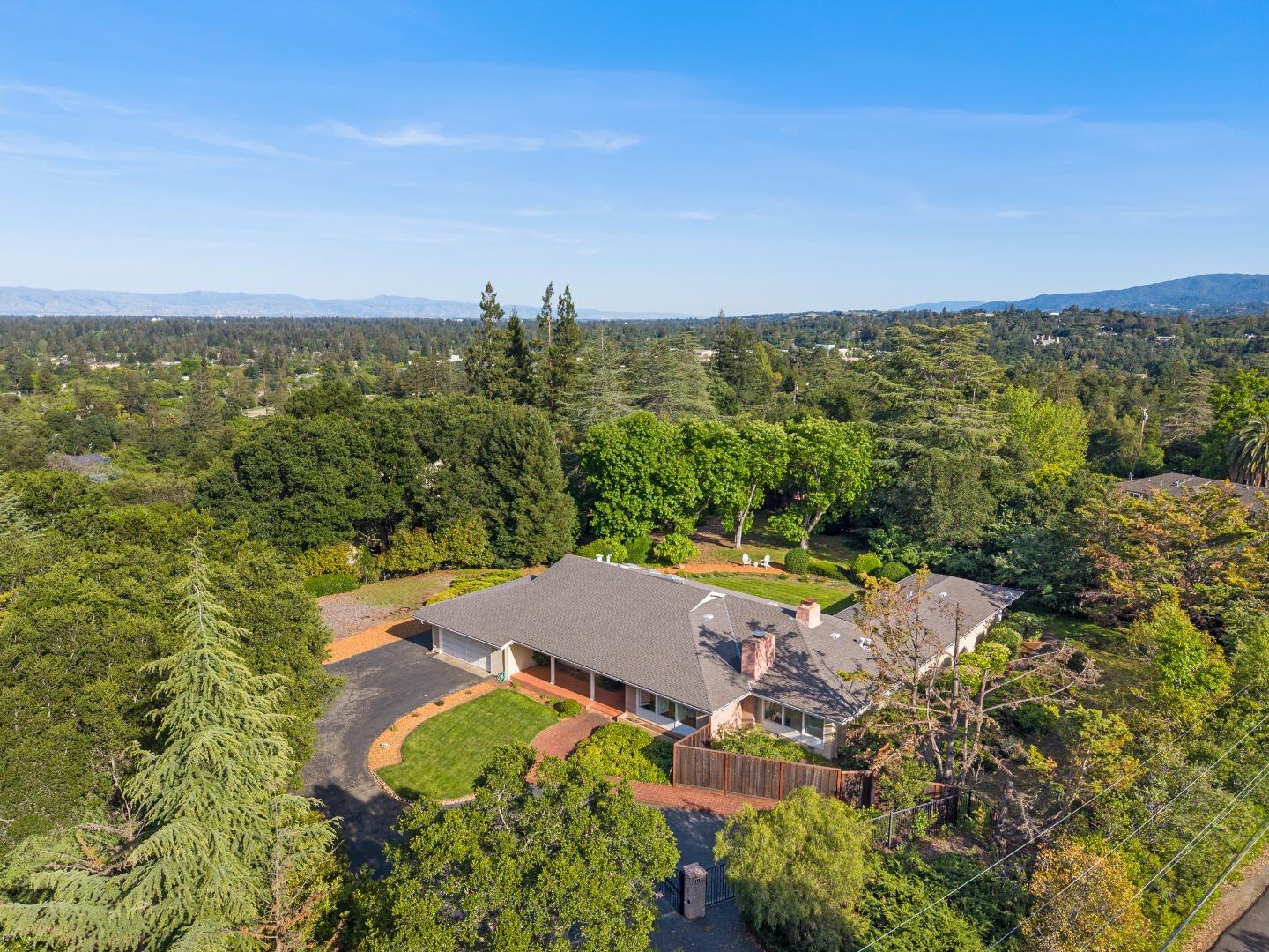 Detail Gallery Image 48 of 54 For 140 Northridge, Woodside,  CA 94062 - 3 Beds | 3/1 Baths