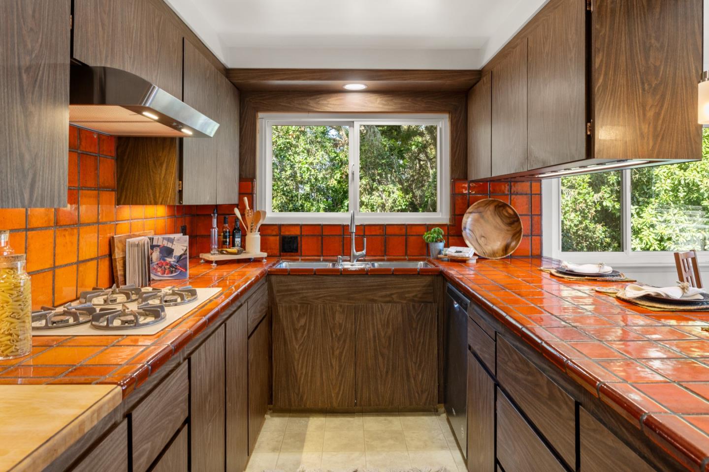 Detail Gallery Image 17 of 57 For 922 Maple St, Pacific Grove,  CA 93950 - 2 Beds | 2 Baths