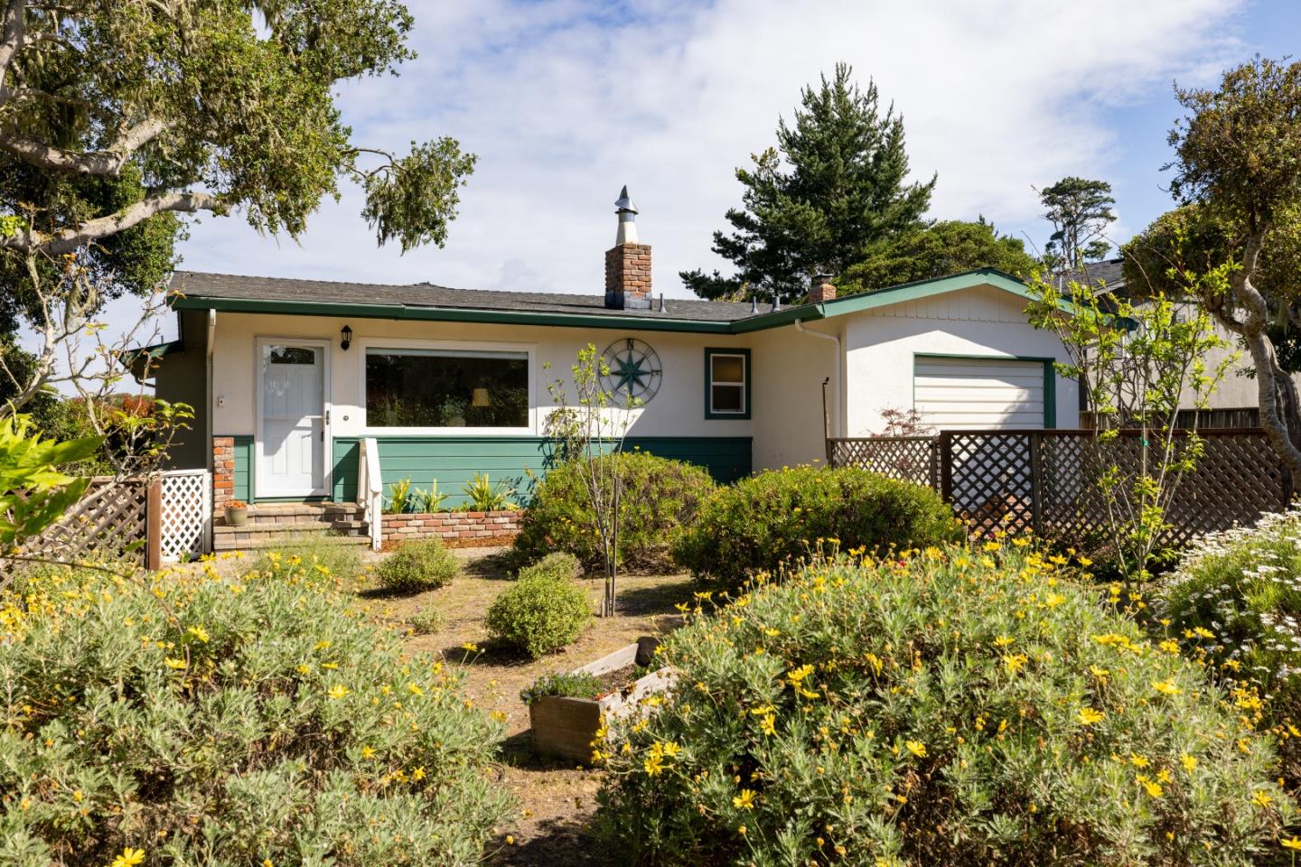 Detail Gallery Image 4 of 57 For 922 Maple St, Pacific Grove,  CA 93950 - 2 Beds | 2 Baths