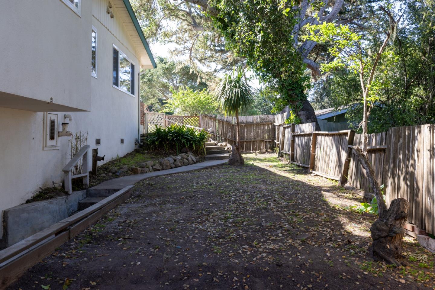 Detail Gallery Image 43 of 57 For 922 Maple St, Pacific Grove,  CA 93950 - 2 Beds | 2 Baths
