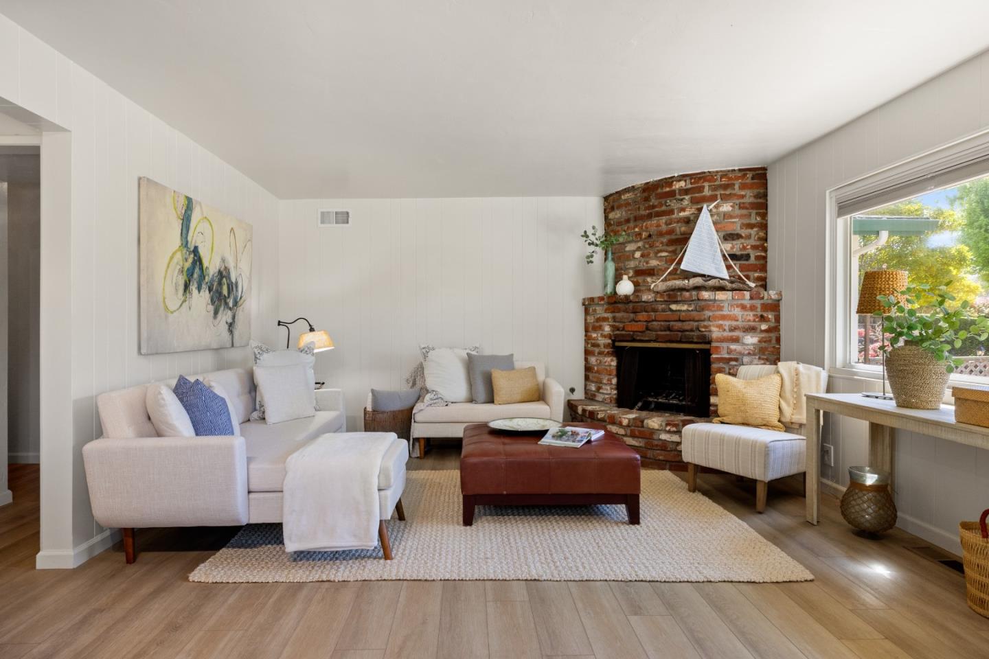 Detail Gallery Image 6 of 57 For 922 Maple St, Pacific Grove,  CA 93950 - 2 Beds | 2 Baths