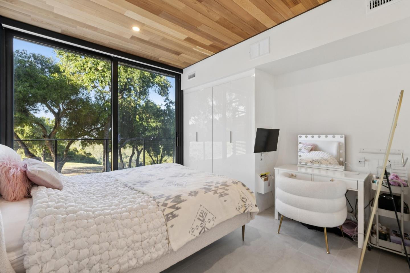 19751 Hicks Road, Los Gatos, CA, 95032