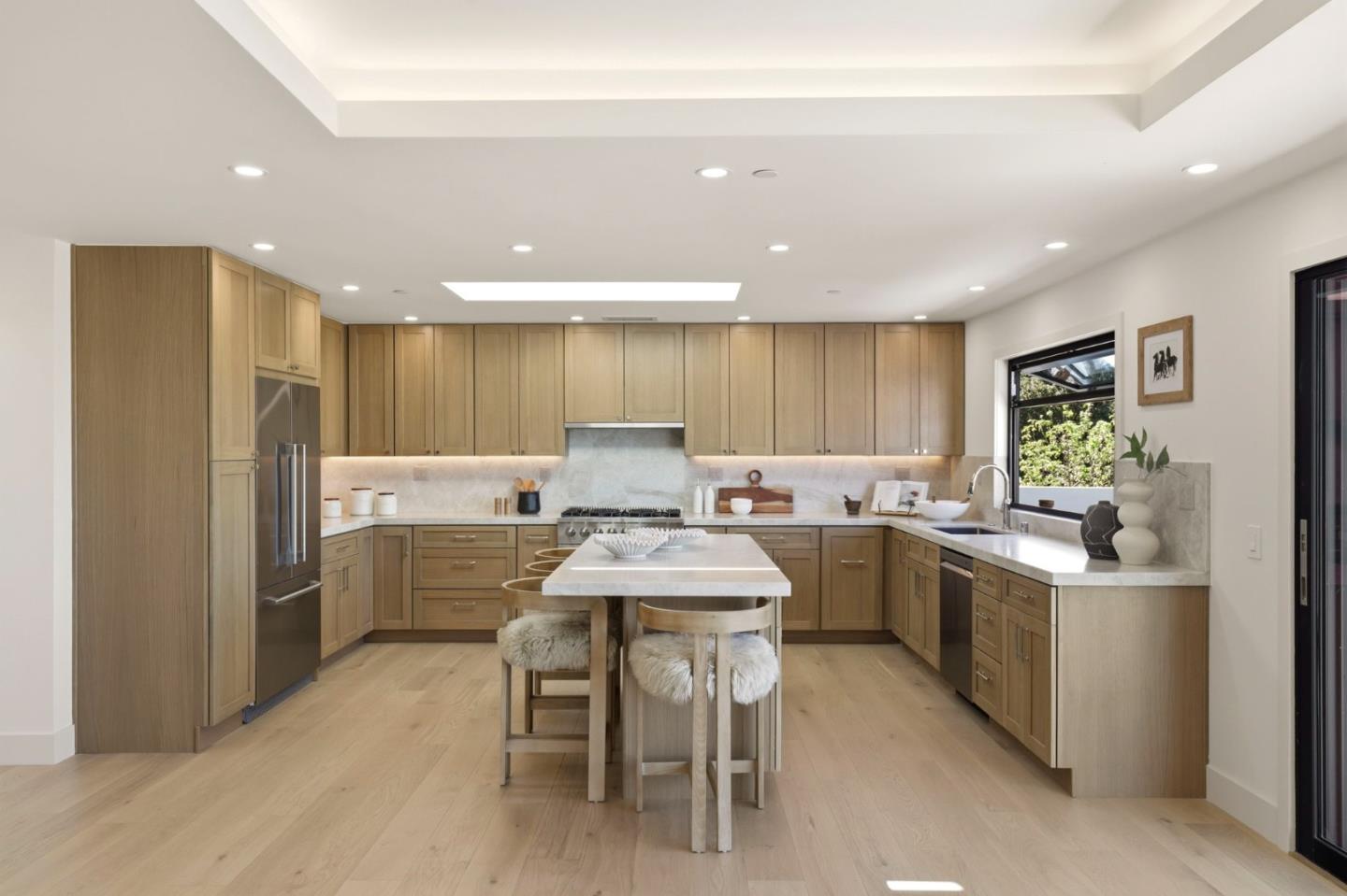 Detail Gallery Image 12 of 52 For 40 W Summit Dr, Redwood City,  CA 94062 - 4 Beds | 4 Baths