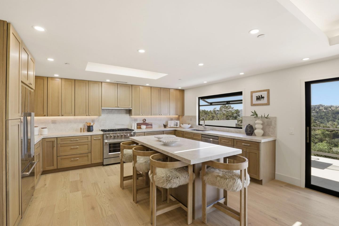 Detail Gallery Image 14 of 52 For 40 W Summit Dr, Redwood City,  CA 94062 - 4 Beds | 4 Baths