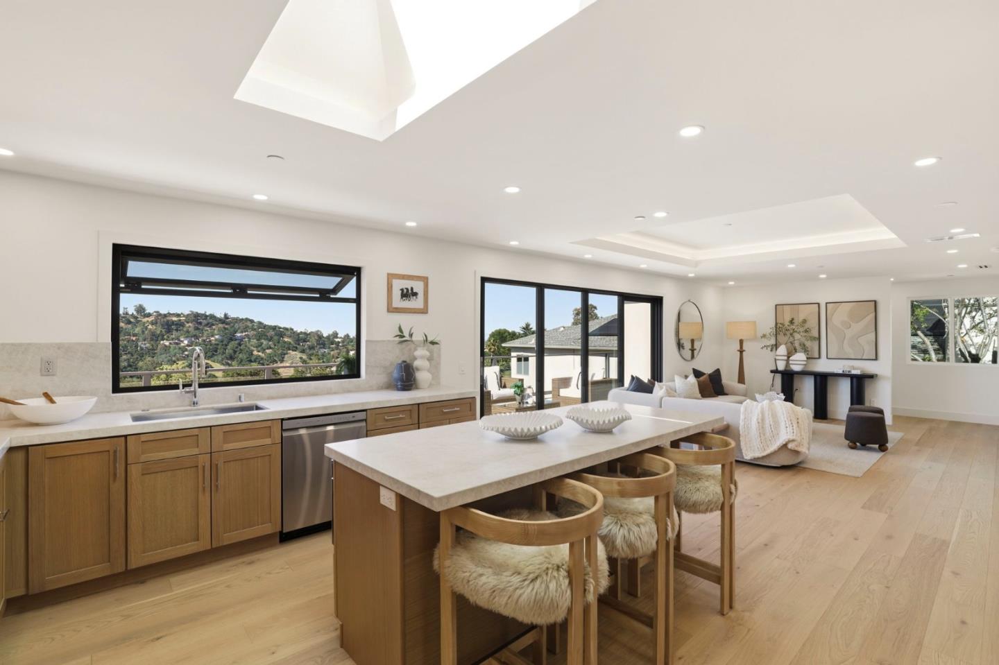 Detail Gallery Image 15 of 52 For 40 W Summit Dr, Redwood City,  CA 94062 - 4 Beds | 4 Baths