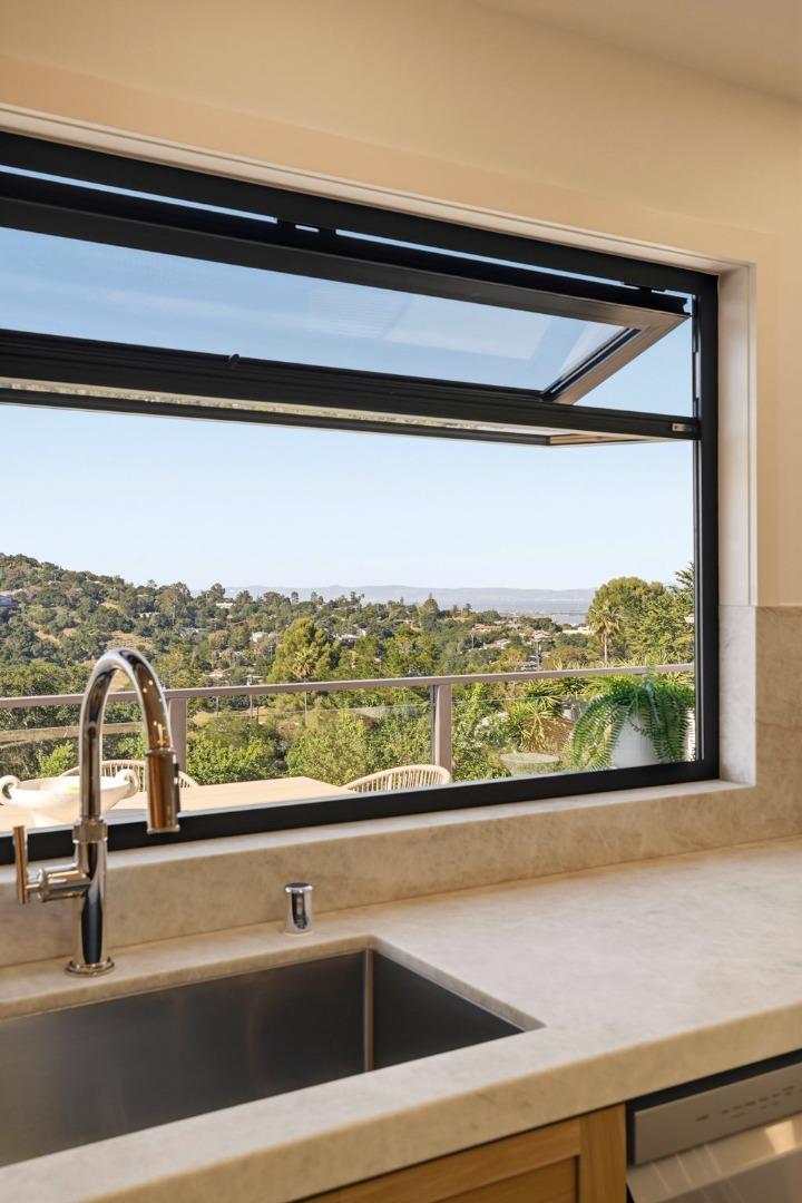 Detail Gallery Image 17 of 52 For 40 W Summit Dr, Redwood City,  CA 94062 - 4 Beds | 4 Baths