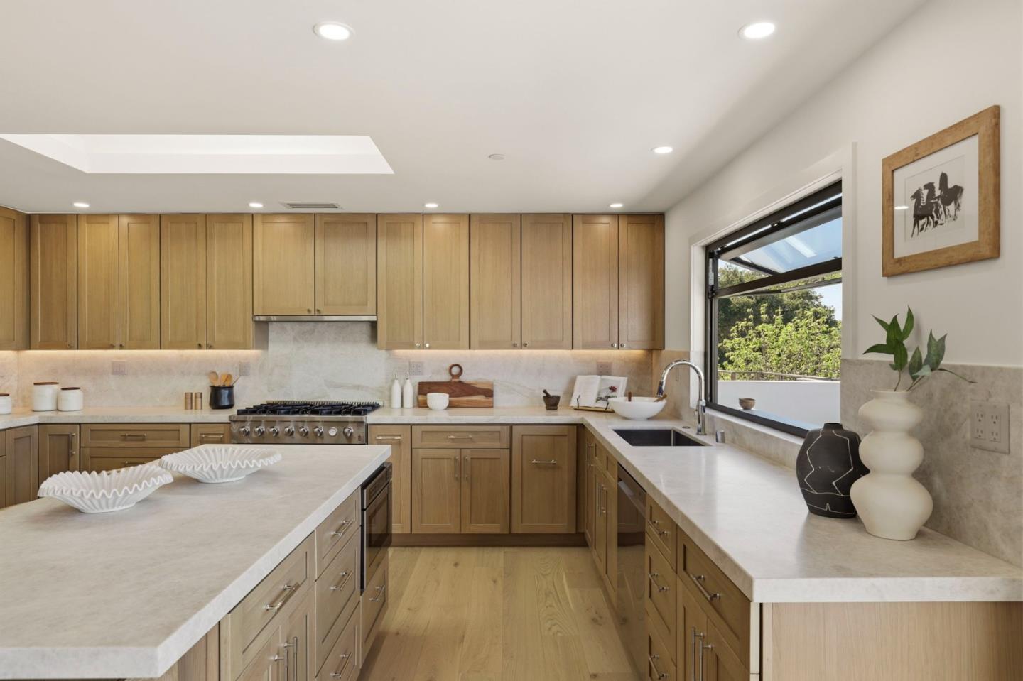 Detail Gallery Image 19 of 52 For 40 W Summit Dr, Redwood City,  CA 94062 - 4 Beds | 4 Baths