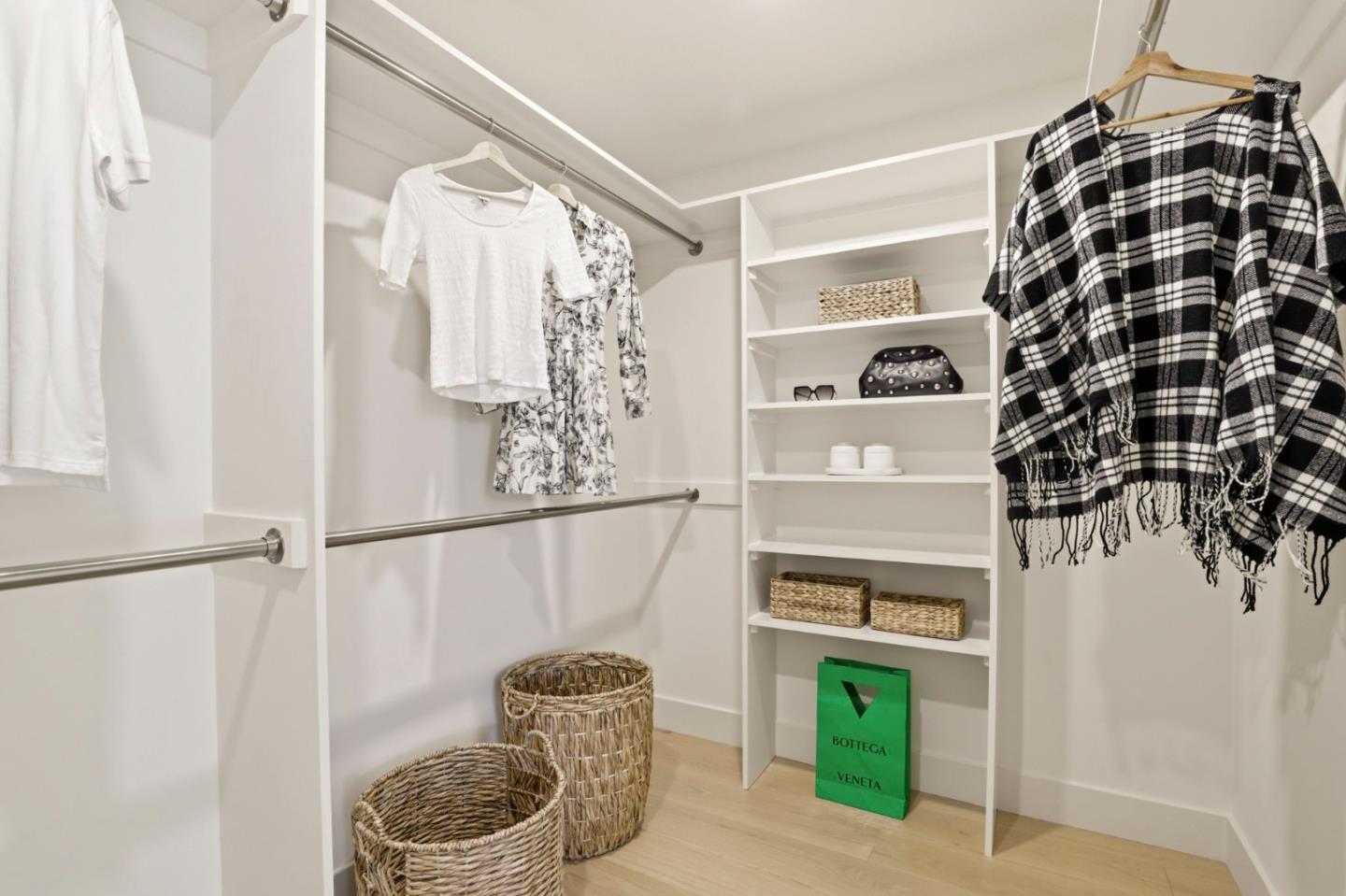 Detail Gallery Image 39 of 52 For 40 W Summit Dr, Redwood City,  CA 94062 - 4 Beds | 4 Baths