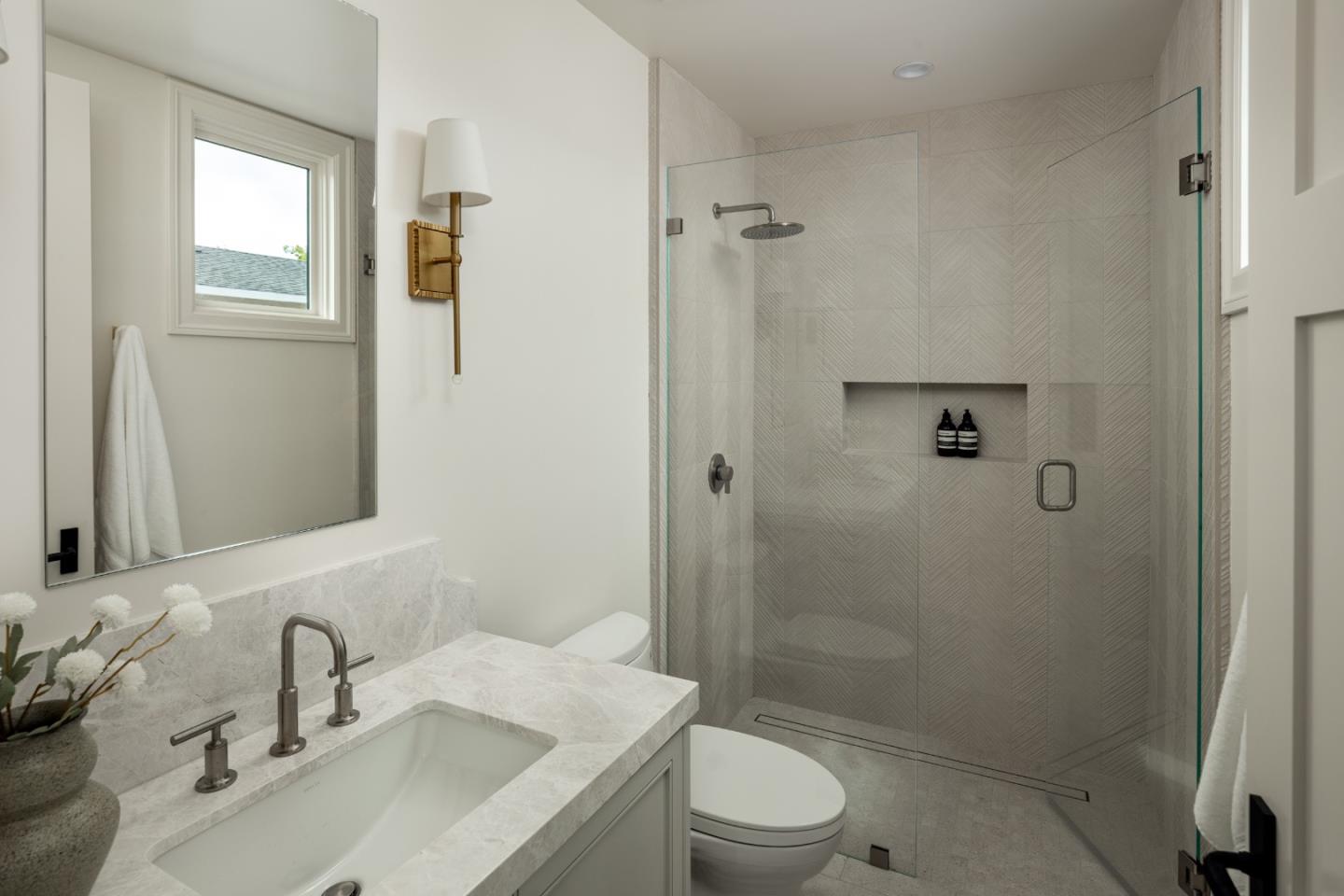 Detail Gallery Image 11 of 28 For 160 Waverley St, Palo Alto,  CA 94301 - 3 Beds | 3/1 Baths