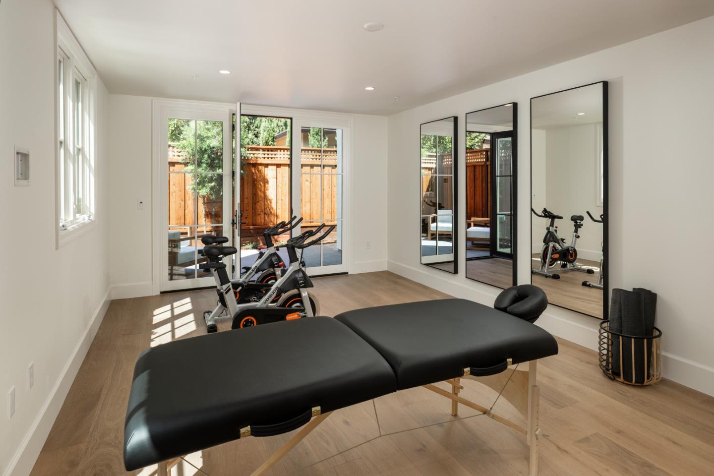 Detail Gallery Image 20 of 28 For 160 Waverley St, Palo Alto,  CA 94301 - 3 Beds | 3/1 Baths