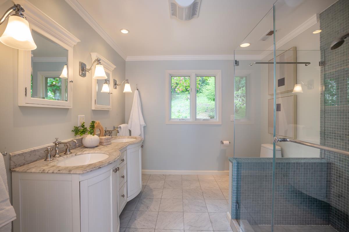 Detail Gallery Image 13 of 43 For 377 Wayside Rd, Portola Valley,  CA 94028 - 3 Beds | 2 Baths