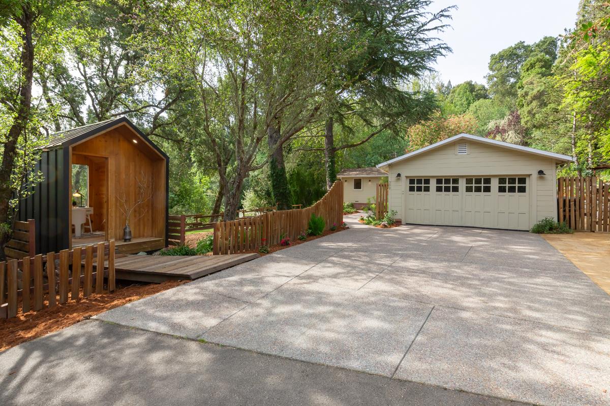 Detail Gallery Image 2 of 43 For 377 Wayside Rd, Portola Valley,  CA 94028 - 3 Beds | 2 Baths
